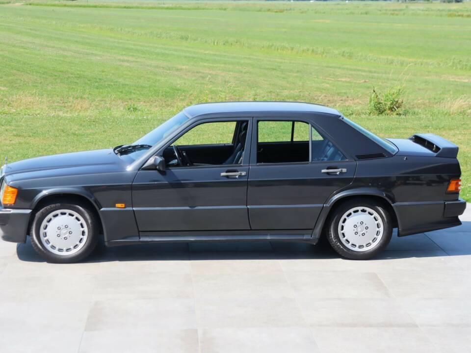 Immagine 26/50 di Mercedes-Benz 190 E 2.3-16 (1986)