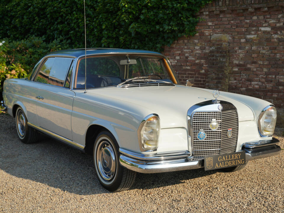 Image 8/50 de Mercedes-Benz 280 SE (1968)