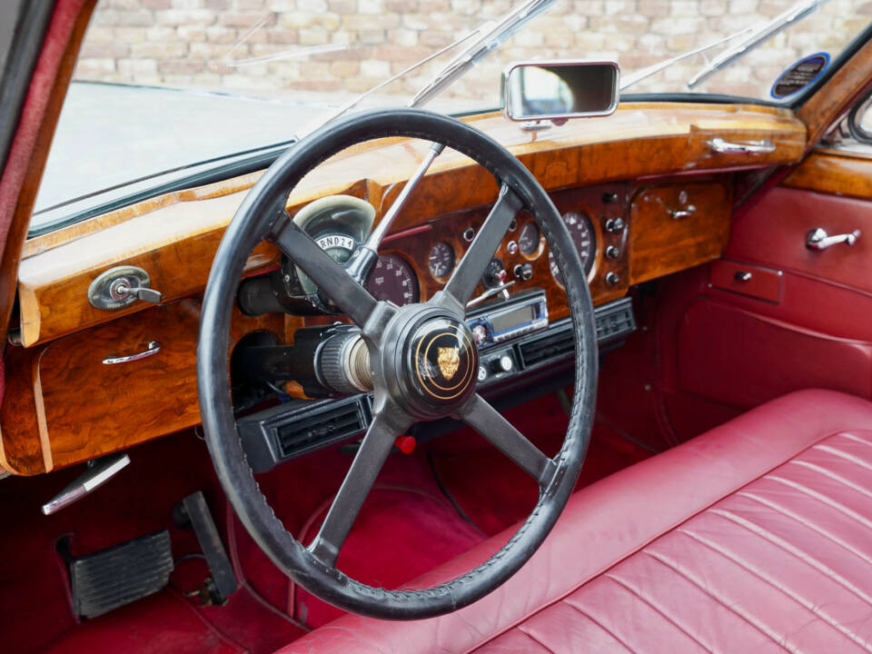 Image 3/50 de Jaguar Mk IX (1959)