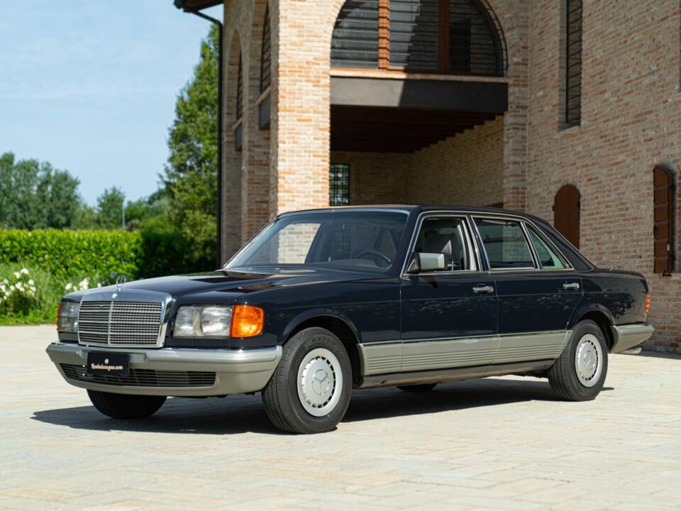 Image 2/50 of Mercedes-Benz 500 SEL (1985)