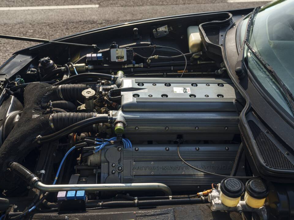 Image 25/26 of Aston Martin Virage Volante (1994)