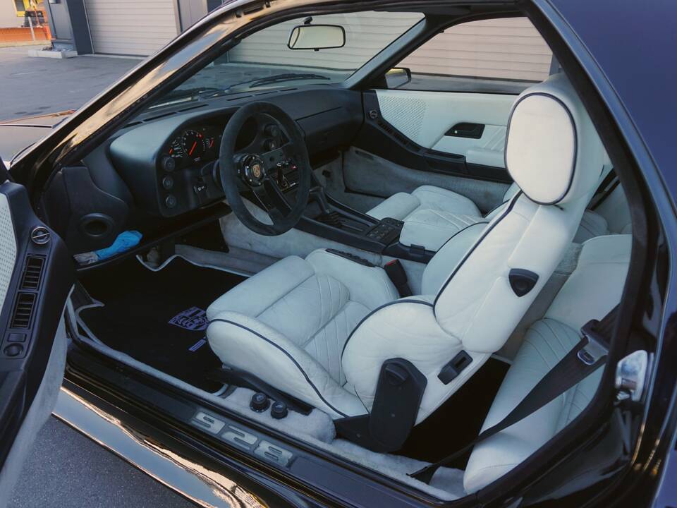 Image 40/67 of Porsche 928 S4 (1988)