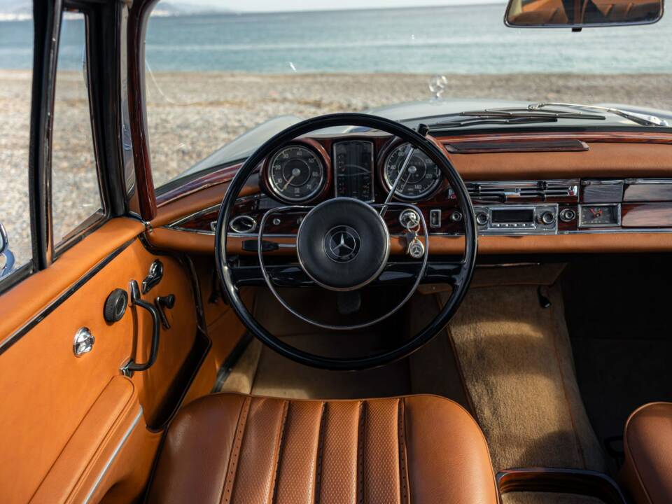 Afbeelding 7/13 van Mercedes-Benz 300 SE (1963)