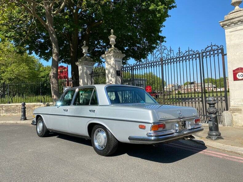 Image 10/50 of Mercedes-Benz 300 SEL 6.3 (1971)