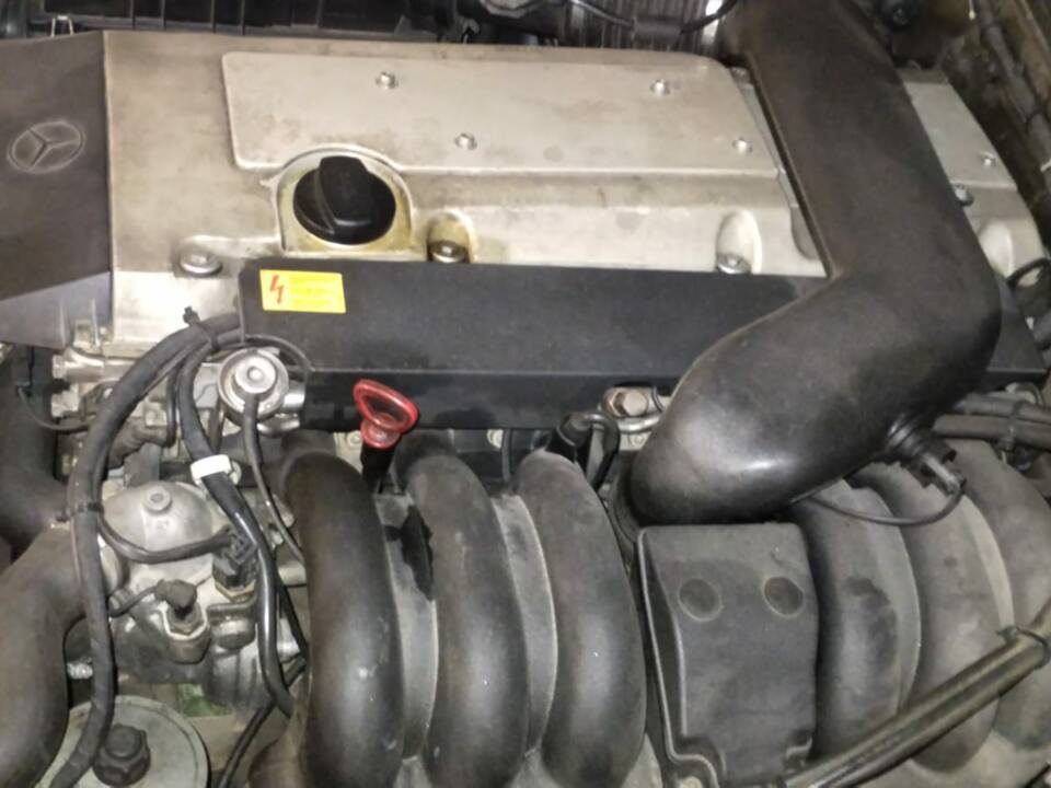 Image 16/22 of Mercedes-Benz E 280 T (1995)