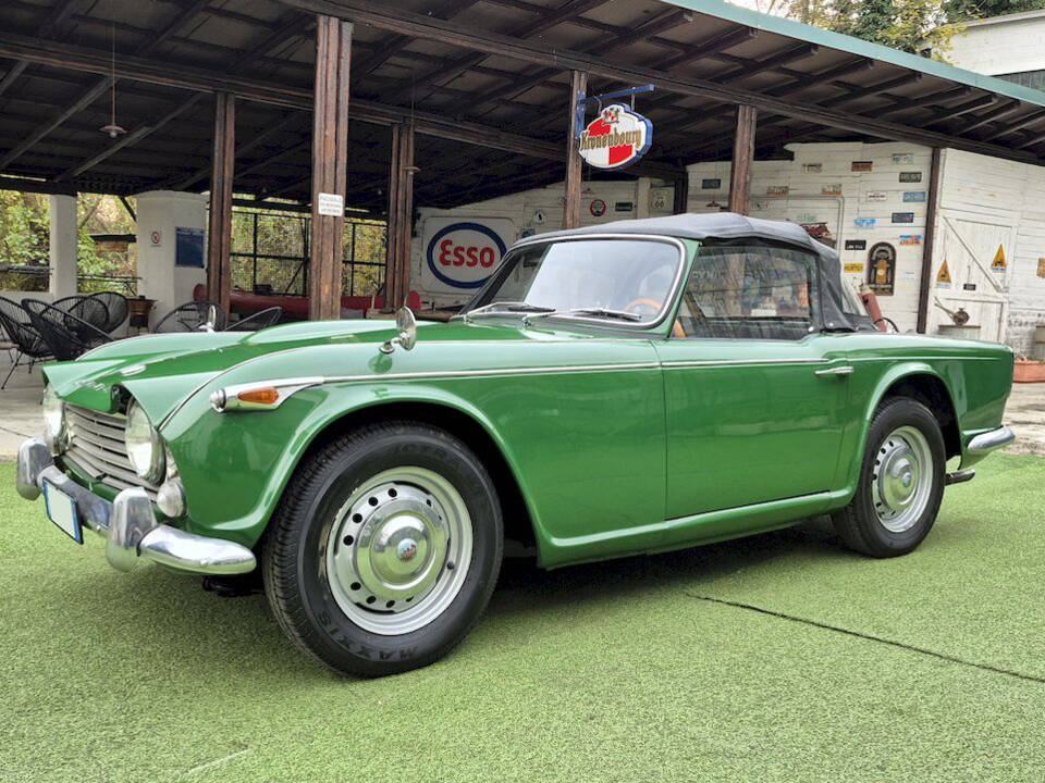 Image 49/66 of Triumph TR 4A IRS (1966)