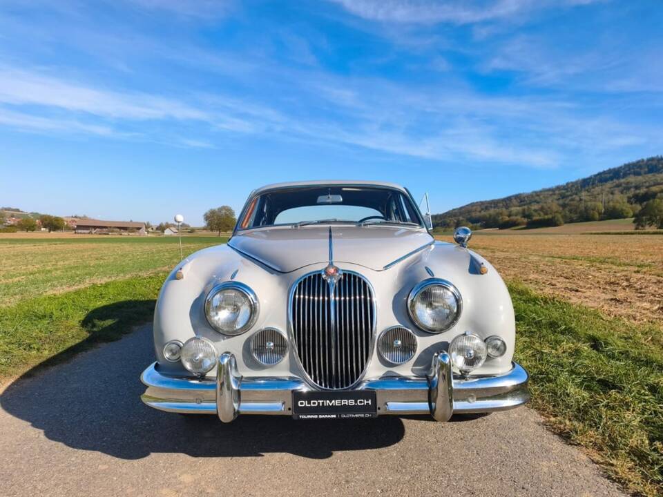 Image 20/27 of Jaguar Mk II 2.4 (1967)