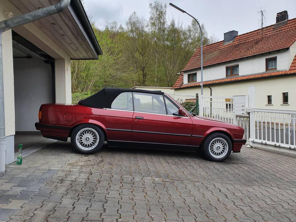 Bild 15/16 von BMW 320i (1991)