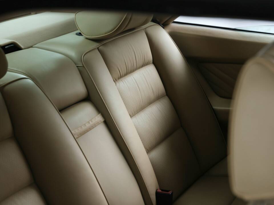 Image 26/39 of Mercedes-Benz 560 SEC (1990)