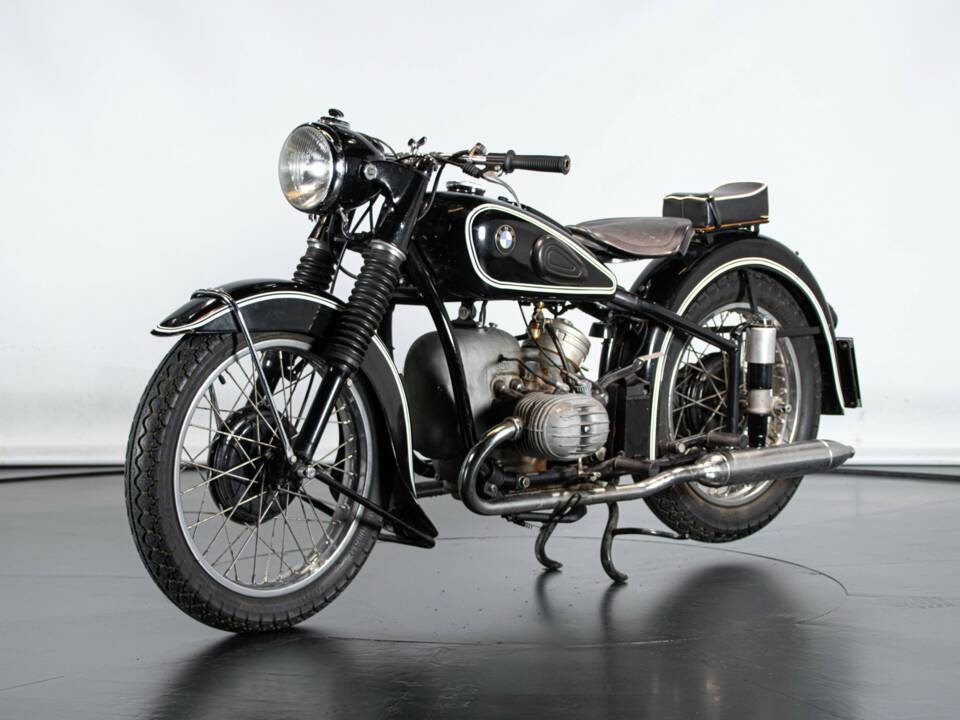 Image 2/50 de BMW R 51 (1954)