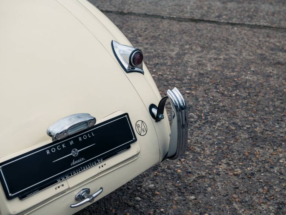 Image 29/45 of Jaguar XK 120 OTS (1950)