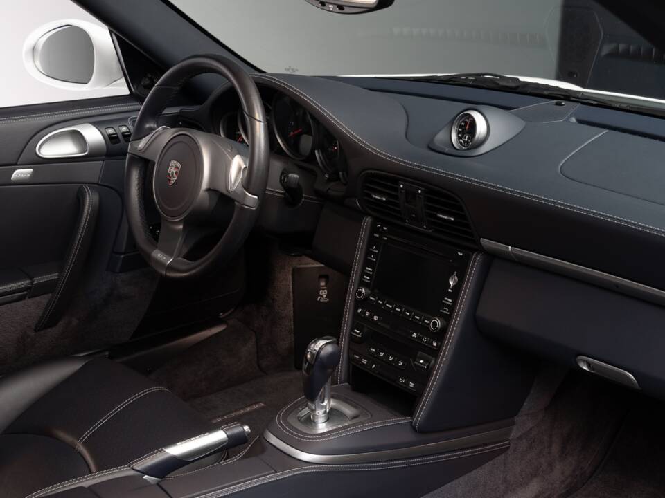Image 28/40 of Porsche 911 Carrera 4 (2009)