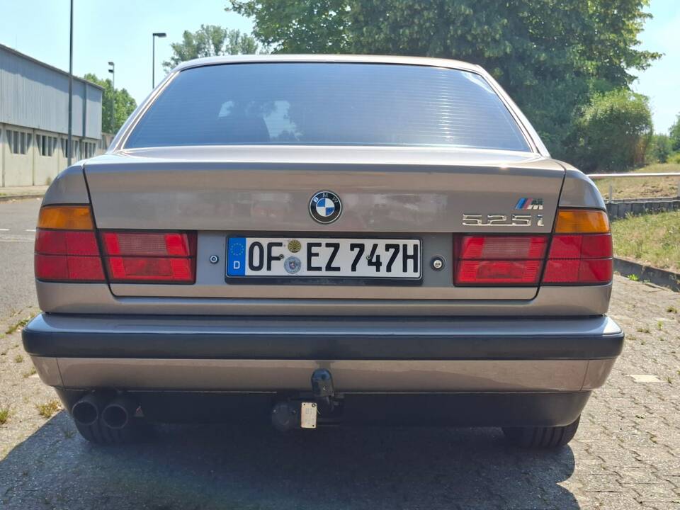 Bild 8/16 von BMW 525i (1988)