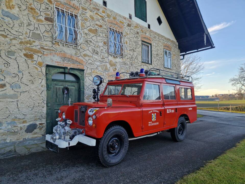 Image 1/54 of Land Rover 109 (1970)