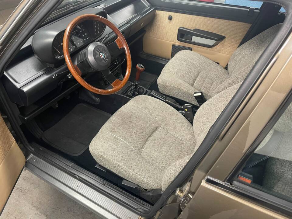 Image 6/20 of Alfa Romeo Giulietta 1.8 (1985)