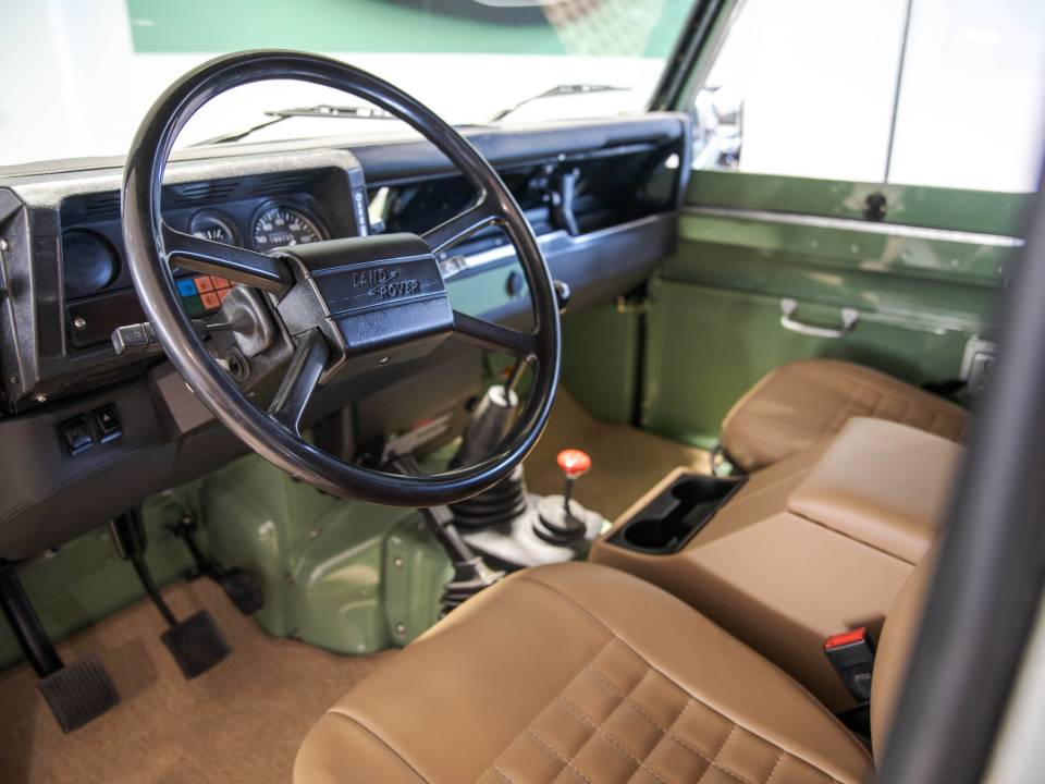 Image 17/39 de Land Rover Defender 110 Turbo Diesel (1987)