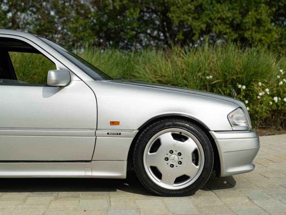 Image 16/50 of Mercedes-Benz C 36 AMG (1995)