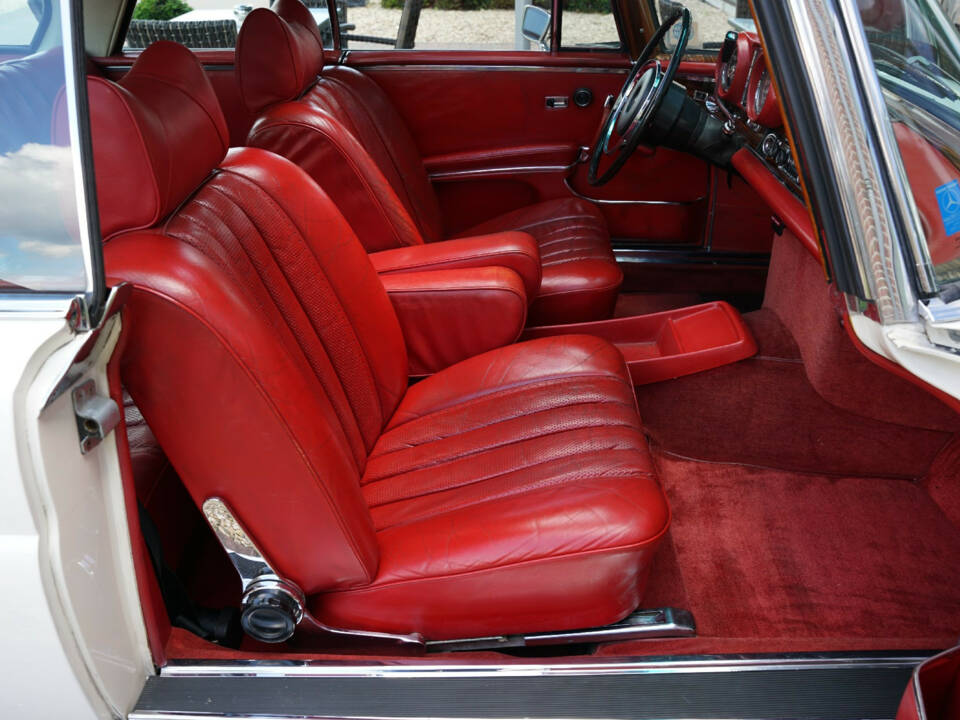 Image 49/50 of Mercedes-Benz 280 SE 3,5 (1970)