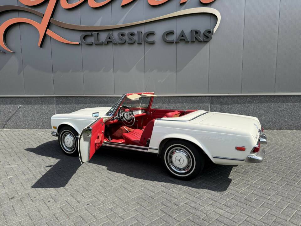 Immagine 2/50 di Mercedes-Benz 280 SL (1968)