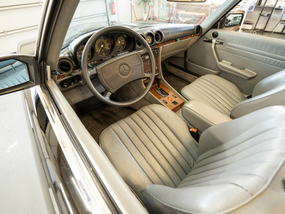 Image 13/14 of Mercedes-Benz 560 SL (1986)