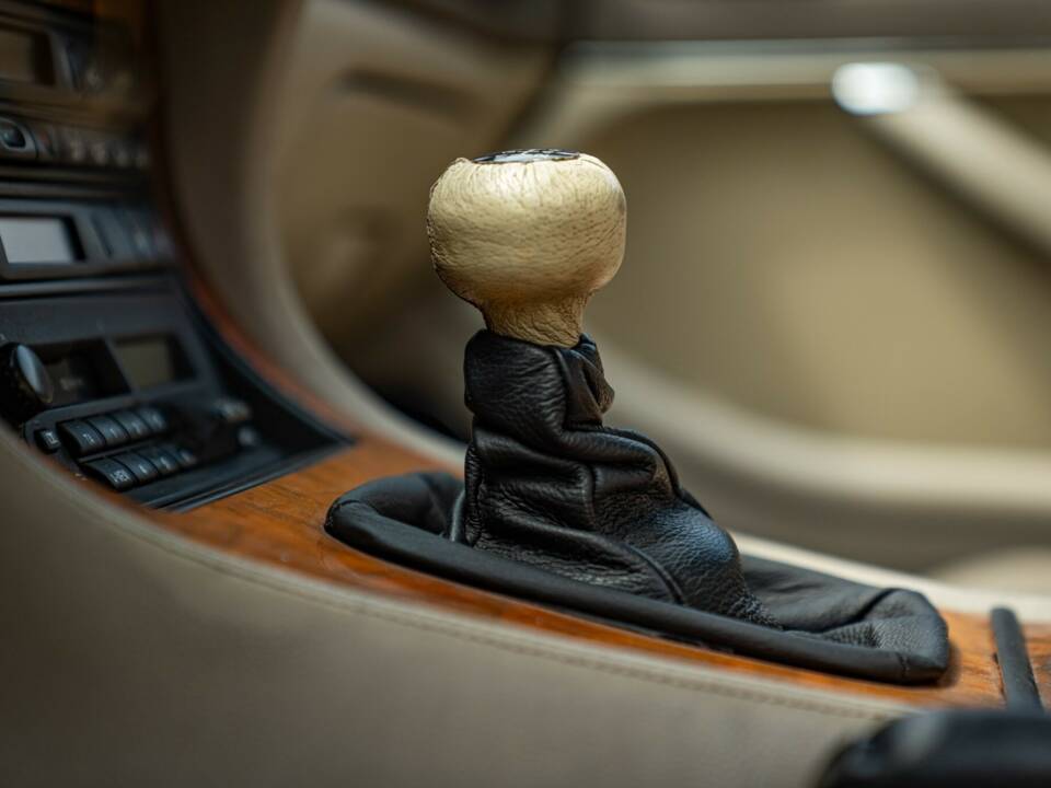 Bild 38/50 von Jaguar XJ6 3.2 (1995)