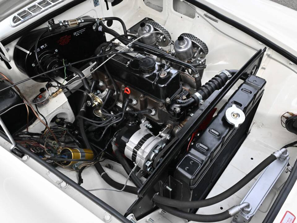 Image 5/50 of MG MGB (1972)