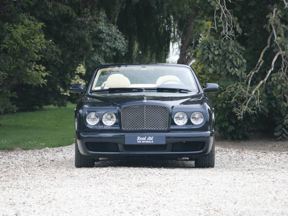Image 2/31 of Bentley Azure (2007)