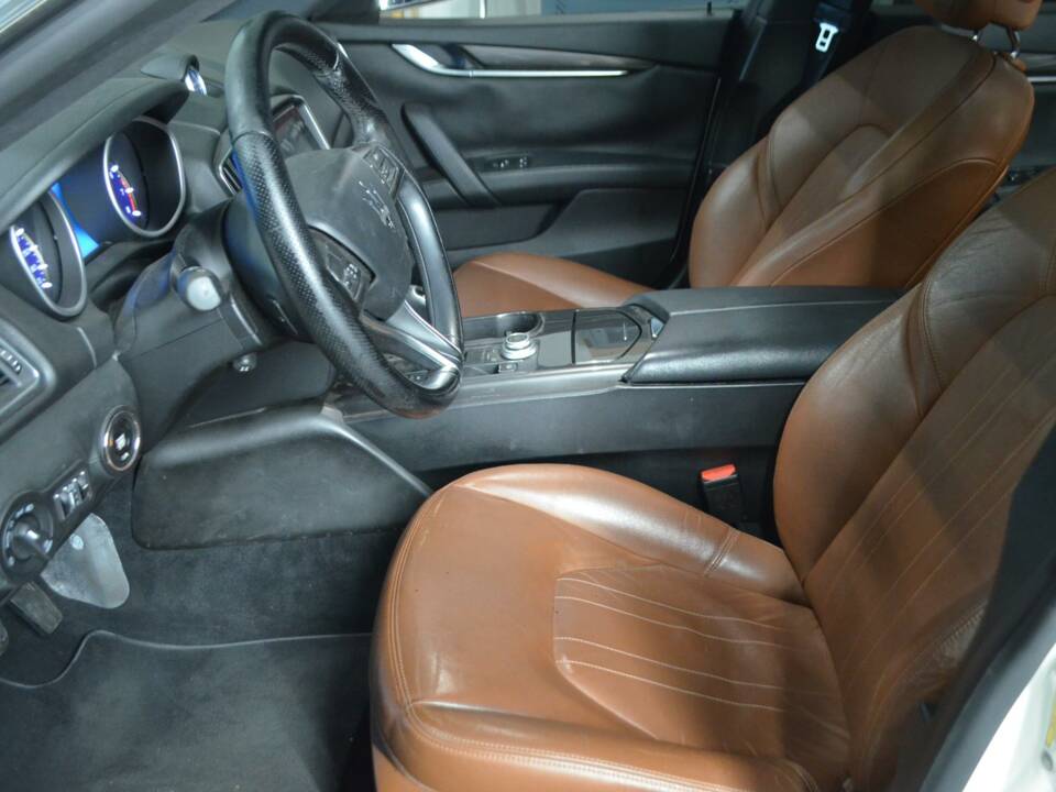Bild 42/45 von Maserati Ghibli (2018)