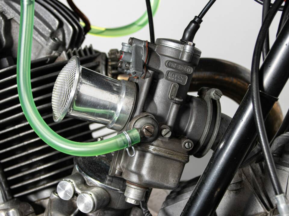 Image 37/50 of Ducati 750 GT (1972)