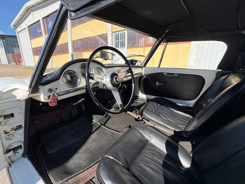 Image 6/23 of Alfa Romeo Giulia 1600 Spider (1963)