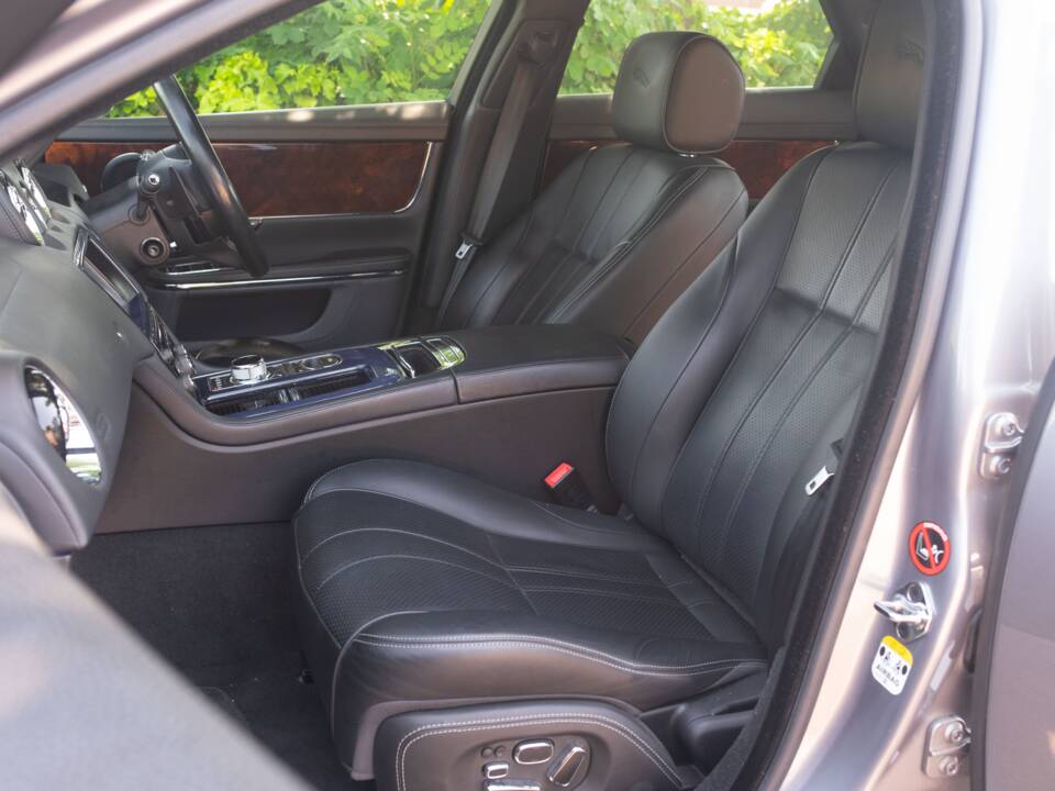 Image 40/50 of Jaguar XJ 5.0 (2011)
