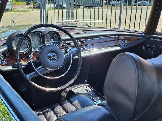 Imagen 32/52 de Mercedes-Benz 280 SE 3,5 (1970)