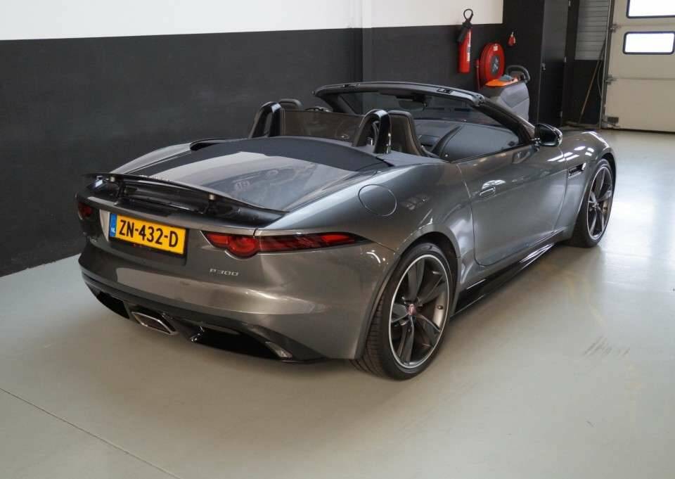Image 6/50 of Jaguar F-Type (2019)