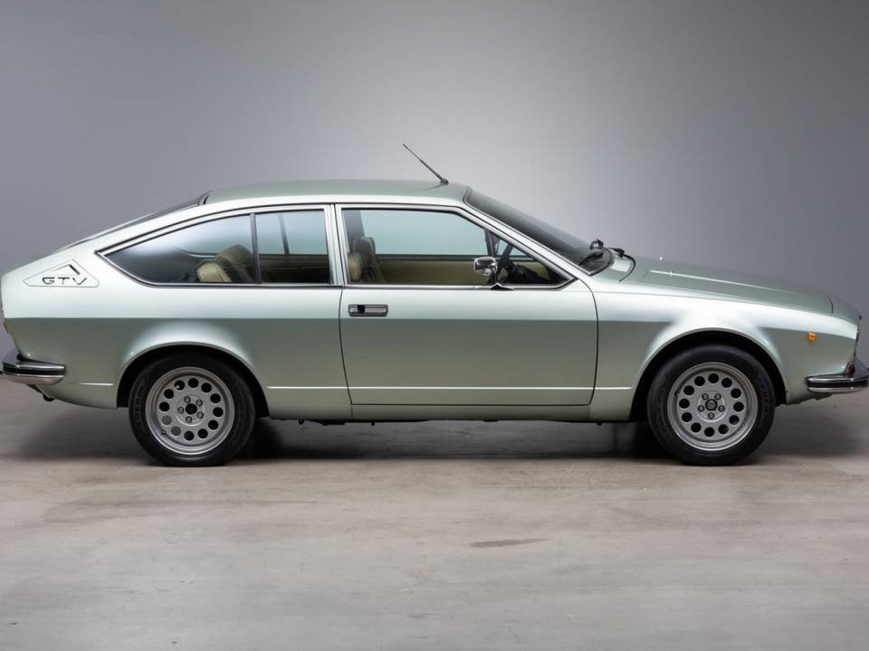 Bild 3/22 von Alfa Romeo GTV6 3.0 (1986)