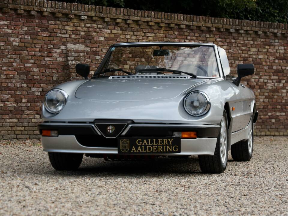 Image 21/50 de Alfa Romeo 2.0 Spider QV (1988)