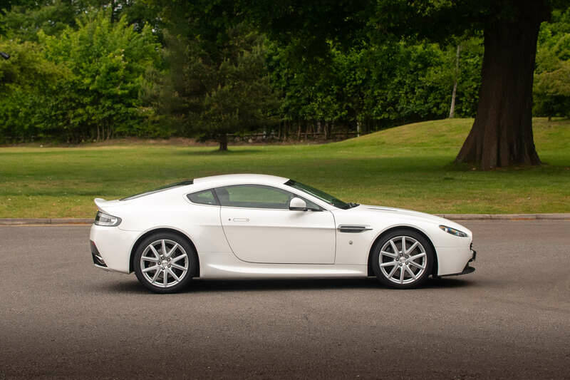 Bild 14/50 von Aston Martin V8 Vantage (2013)