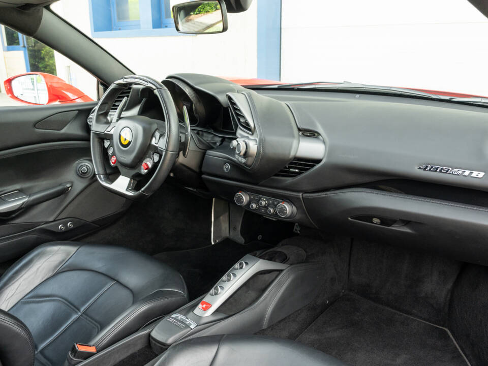 Immagine 34/85 di Ferrari 488 GTB (2015)