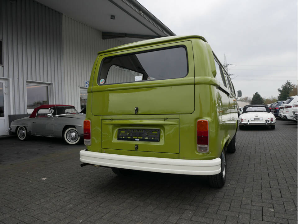 Immagine 4/21 di Volkswagen T2b Deluxe (1975)