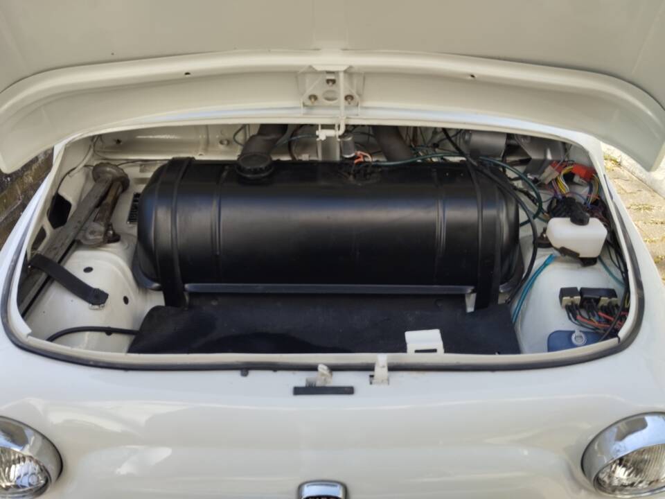Image 14/34 of FIAT 500 L (1970)