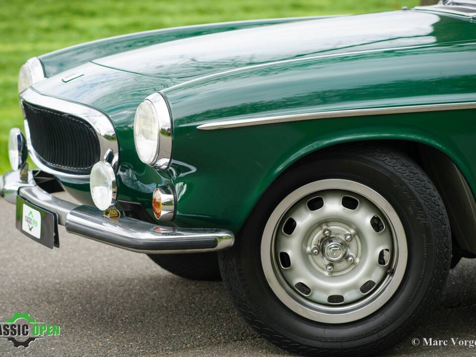 Image 18/34 of Volvo 1800 ES (1972)