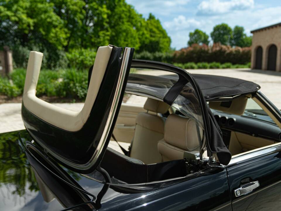 Image 18/50 of Mercedes-Benz 300 SL (1986)