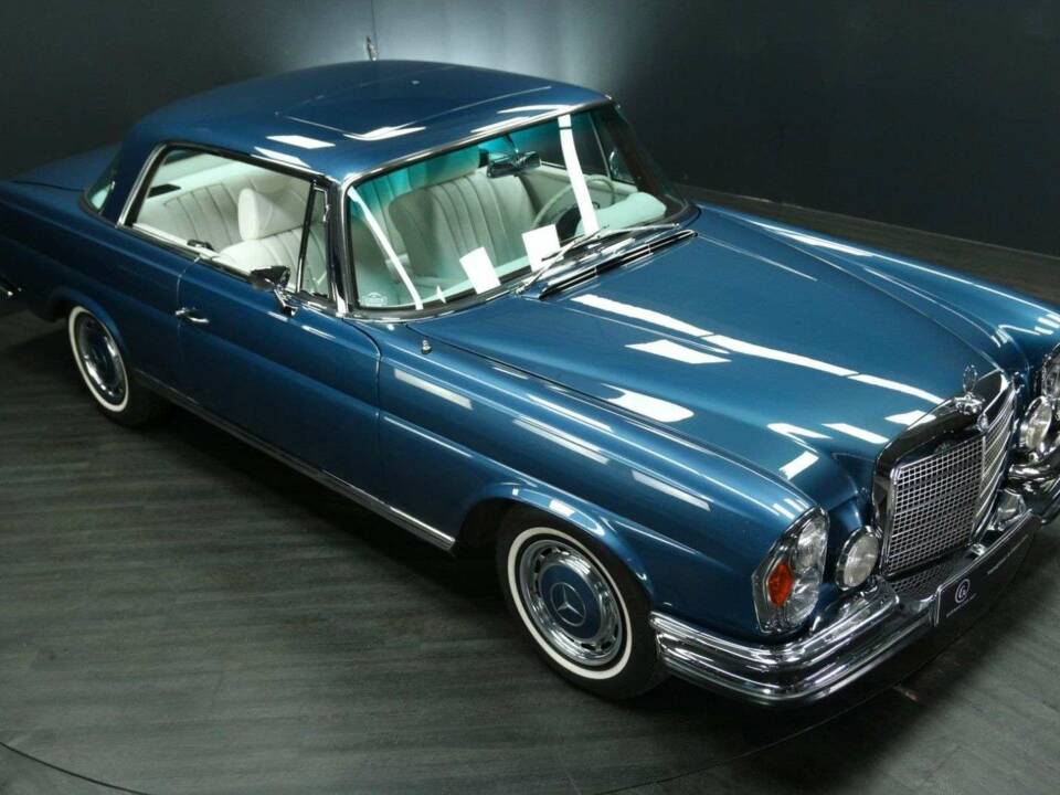 Image 37/50 of Mercedes-Benz 280 SE 3,5 (1971)
