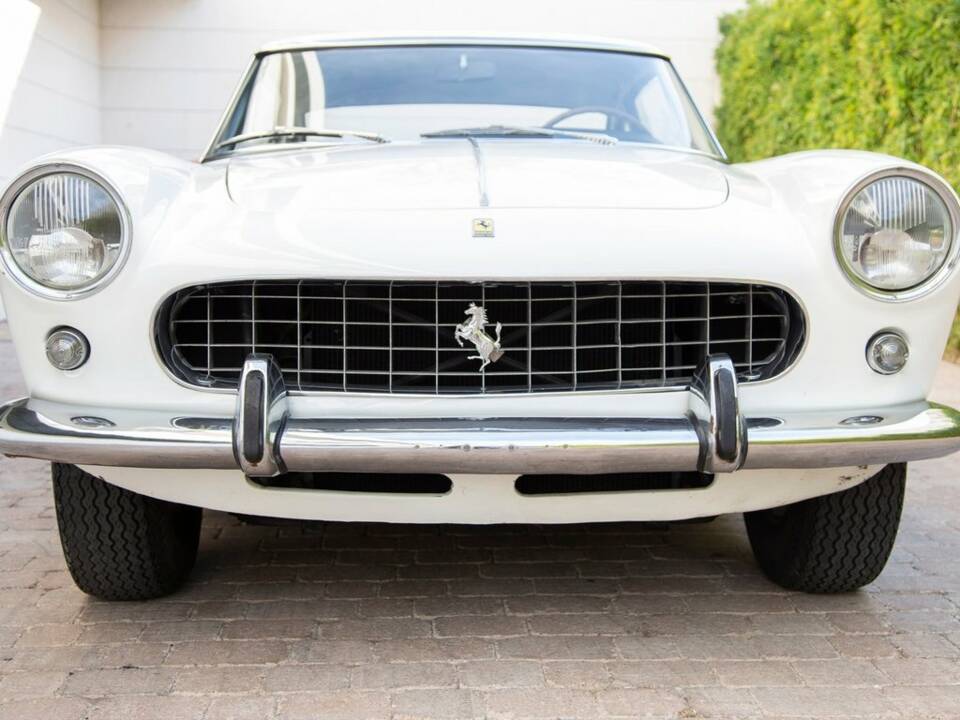 Imagen 7/8 de Ferrari 250 GTE (1962)
