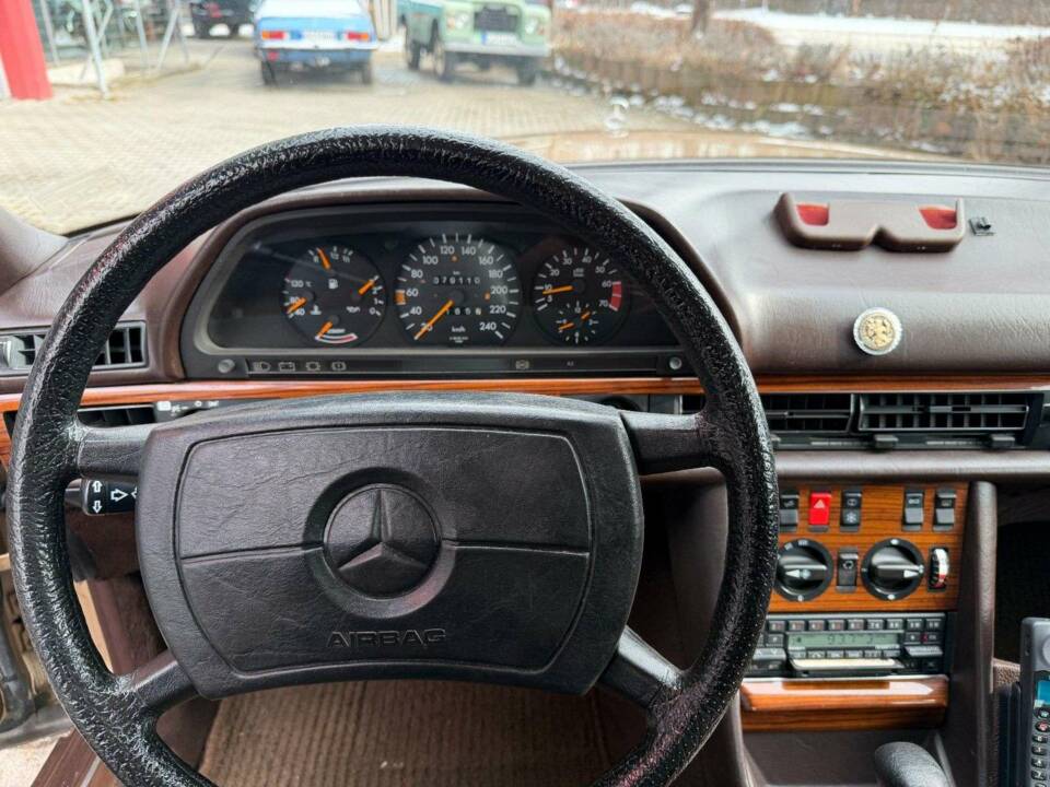 Bild 10/36 von Mercedes-Benz 380 SE (1981)