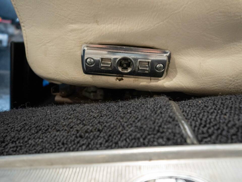 Bild 32/38 von Buick Wildcat Convertible (1969)