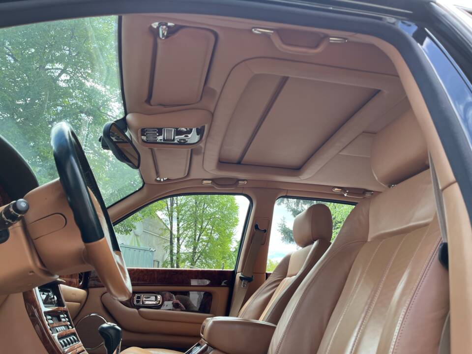 Image 22/62 of Bentley Arnage Red Label (2004)