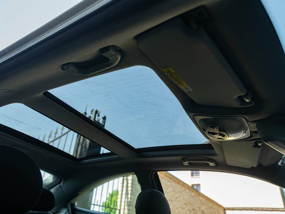 Image 13/50 of Mercedes-Benz C 320 Sportcoupé (2003)