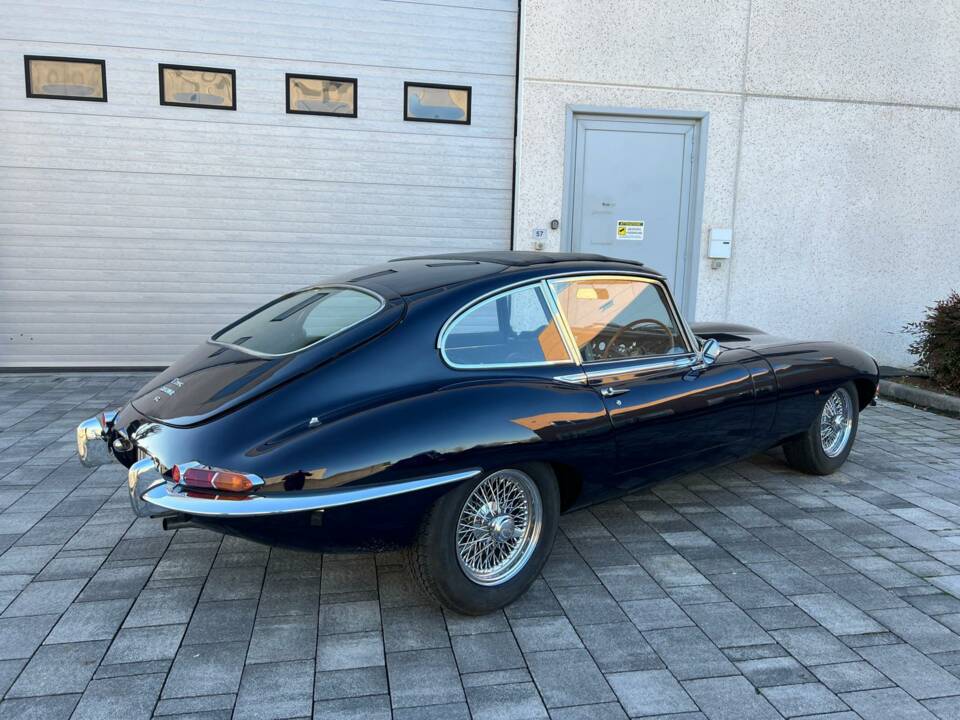 Image 8/33 of Jaguar E-Type 4.2 (1966)