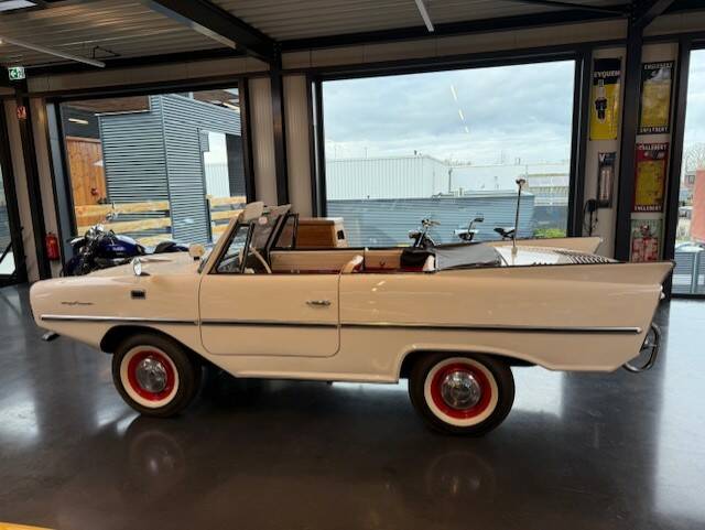 Image 7/24 of Amphicar 770 (1967)