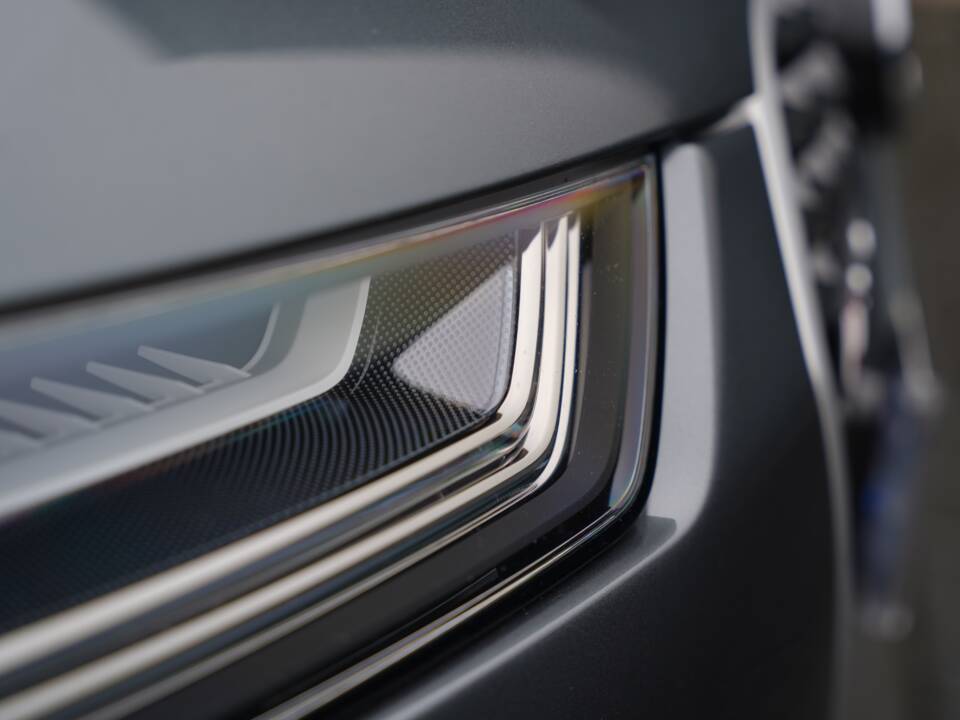 Immagine 37/50 di Audi RS6 Avant (2015)